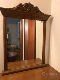 Mobiletto da ingresso con specchio