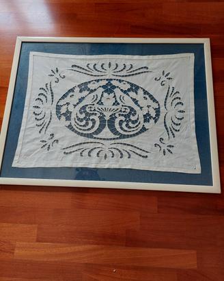 Quadro con soggetto ricamato a mano ad intaglio