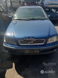 Volvo v 40 anno 2002