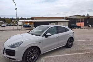 Porsche cayenne E-hybrid 