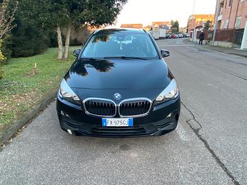 BMW218