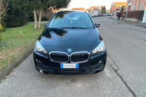 BMW218
