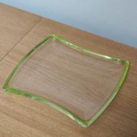 Vassoio vintage con riga dorata 