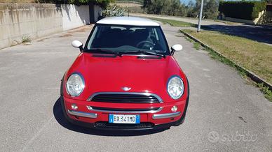Mini One rossa e bianca 