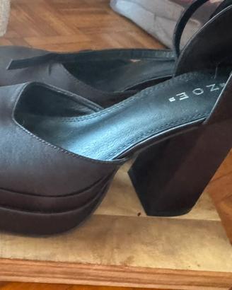 Scarpe con la punta quadrata