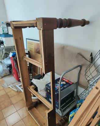1 tavolo smontato con piano in formica 