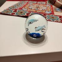 Sfera di cristallo con Delfini