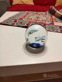 Sfera di cristallo con Delfini
