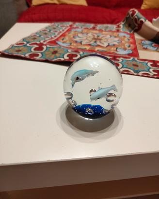 Sfera di cristallo con Delfini