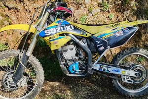SUZUKI RMZ 250 cross