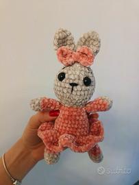 Coniglietta fatta a mano in velluto – Peluche arti