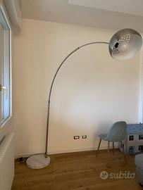 Piantana ad arco con base in marmo