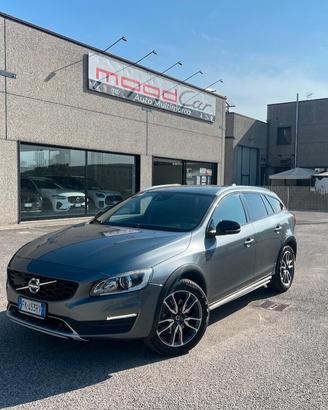 Volvo V60 Cross Country 2.0 d3 Plus geartronic - P