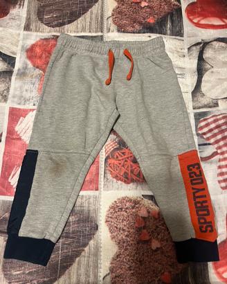 Pantaloni di tuta marca chicco ed abbigliamento