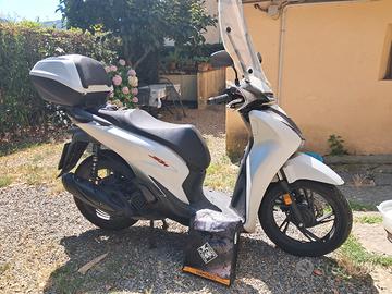 Honda SH sport 125 2600 km Praticamente nuova 