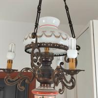 Lampadario in ferro battuto, vetro e ceramica 