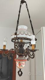 Lampadario in ferro battuto, vetro e ceramica 