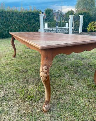 Tavolo vintage in legno con gambe intagliate