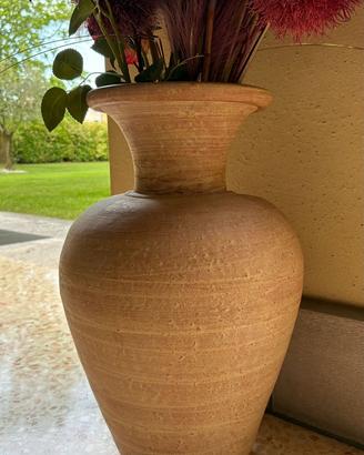 Anfora decorativa grande con composizione floreale