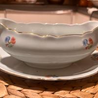 Piatto da portata in ceramica con profilo in oro