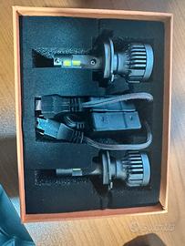 Coppia fari auto Led H4