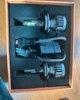 Coppia fari auto Led H4