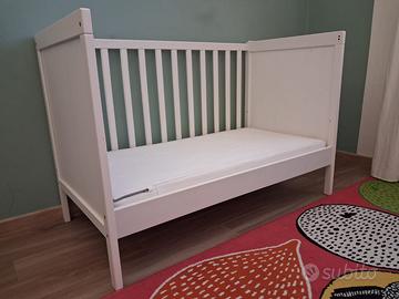 Lettino SUNDIVIK + materasso SKONAST - come nuovo