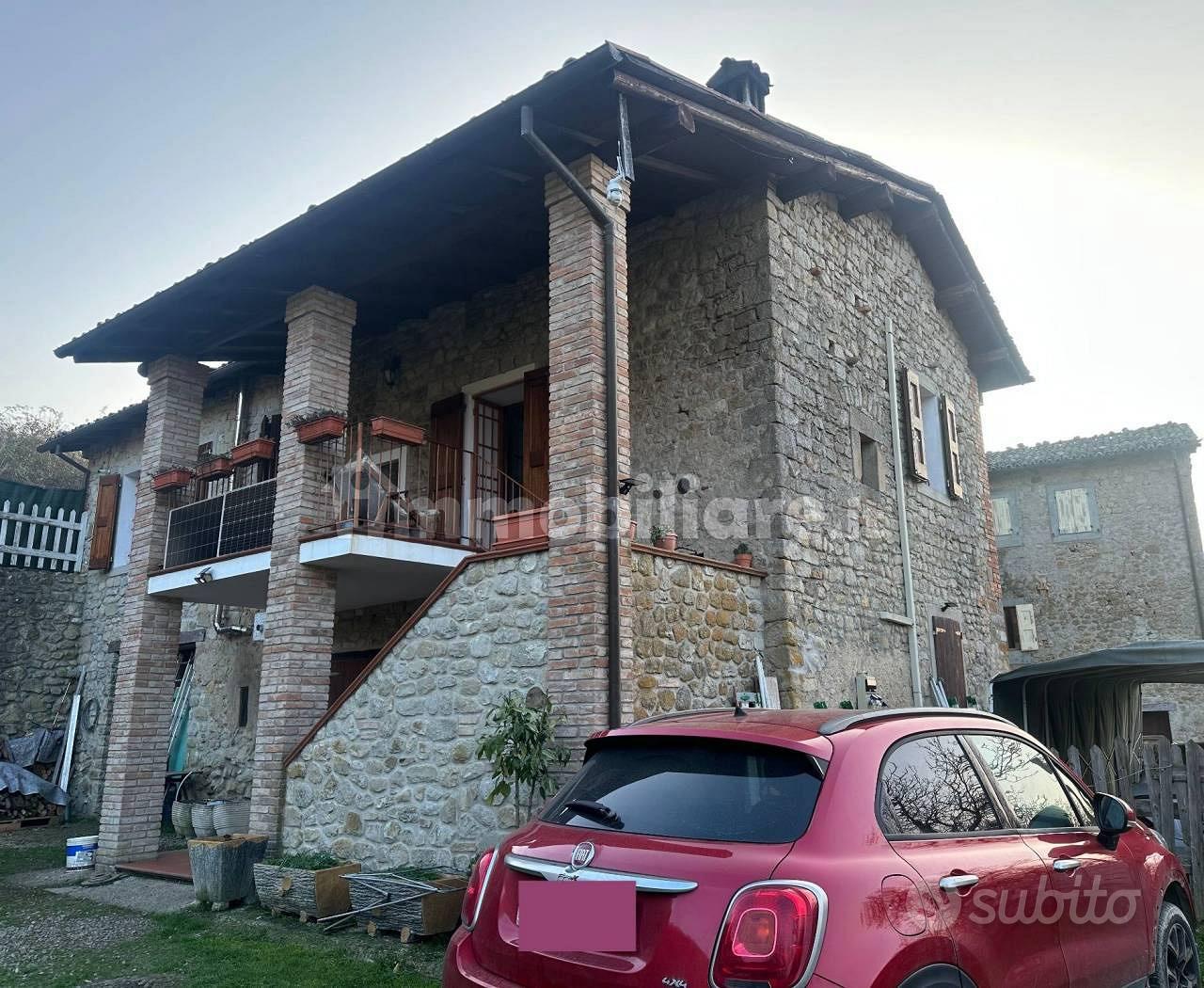 Complesso casa padronale e fienile - Vista 2