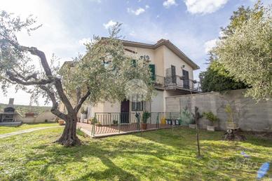 PORZIONE DI BIFAMILIARE A PALOMBARA SABINA