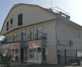 Loclae e magazzini commerciali
