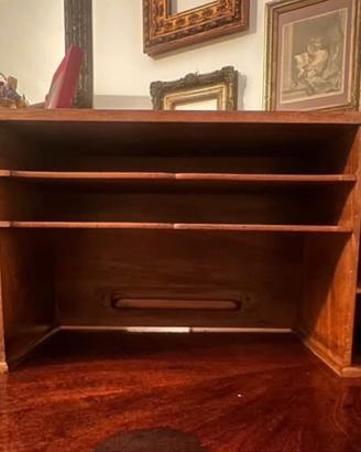 Alzatina in legno con ripiani