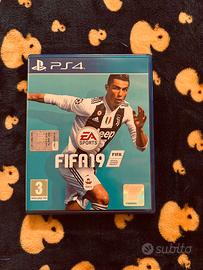 PS4 FIFA 2019 CON CR7