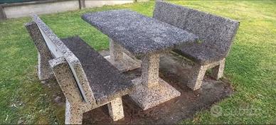 Tavolo e panchine da giardino in cemento 