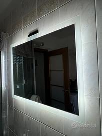 Specchio bagno con illuminazione led