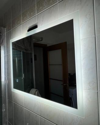 Specchio bagno con illuminazione led