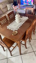 Tavolo con 6 sedie in legno