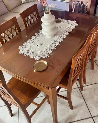 Tavolo con 6 sedie in legno