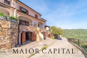 Budoni | Ludduì | Villino su tre livelli con gara