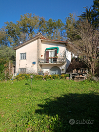 Villetta singola con giardino e terrazza