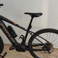 mountain bike elettrica Focus jarifa 2 6.7 nime