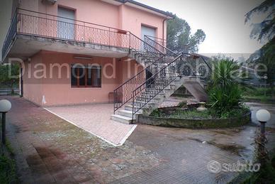 Villa singola 170mq con giardino a Pedara