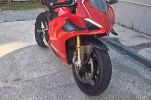 Panigale V4R