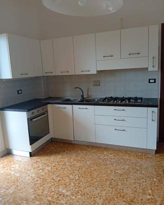 CUCINA IN DUE BLOCCHI 