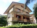appartamento-con-tre-camere-e-due-bagni-in-buone-c