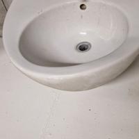 Lavabo e rubinetto