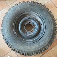 Cerchi e gomme Uaz 469