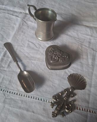 Set di piccoli oggetti vintage anni 70 in peltro e