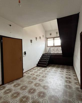 Appartamento di 225 m² con più di 5 locali e box a