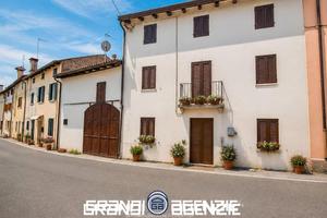 Porzione di borghetto da ristrutturare