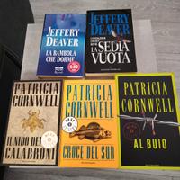 Set cinque libri genere gialli/thriller 